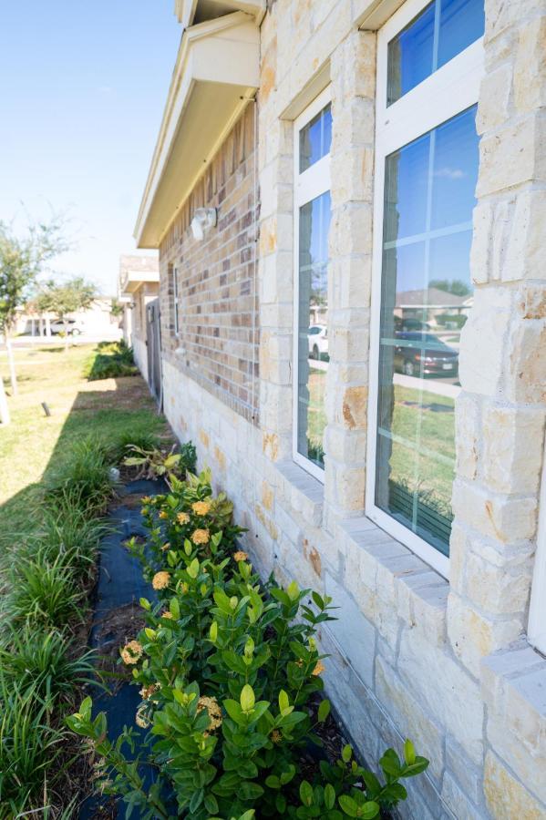 Fabulous King Size Bed In A Gated Neighborhood! Apartment Edinburg Exterior foto