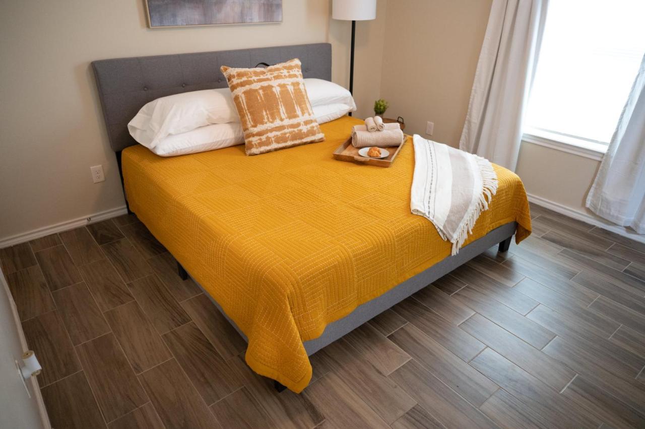 Fabulous King Size Bed In A Gated Neighborhood! Apartment Edinburg Exterior foto