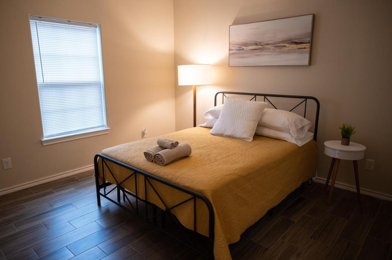 Fabulous King Size Bed In A Gated Neighborhood! Apartment Edinburg Exterior foto